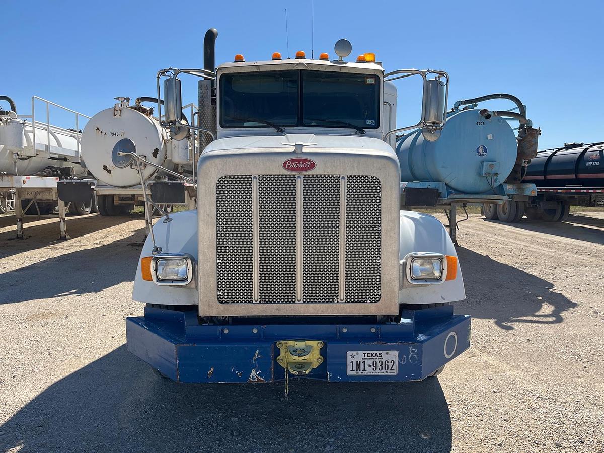 Used 2015 Peterbilt 365 Sleepers