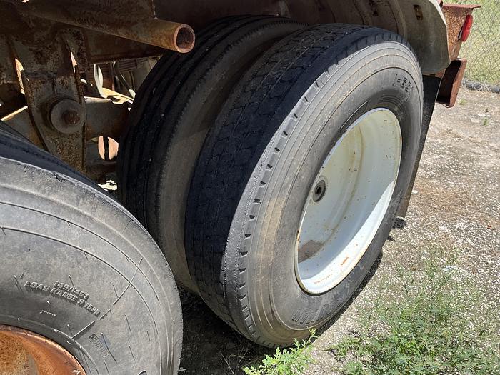 Used 1980 Heil Pneumatic Trailer