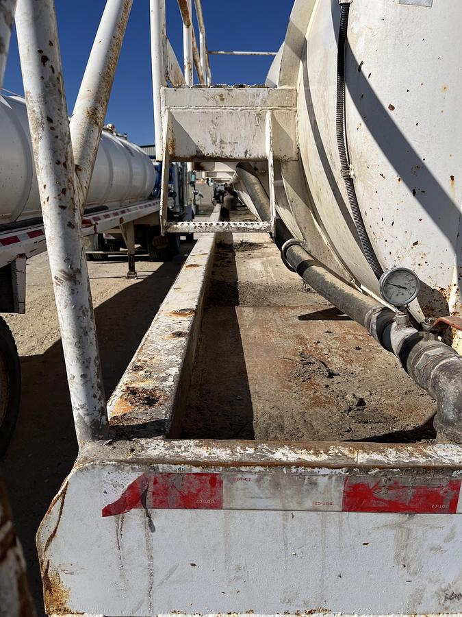 Used 2011 Dragon Vac Tank Trailers