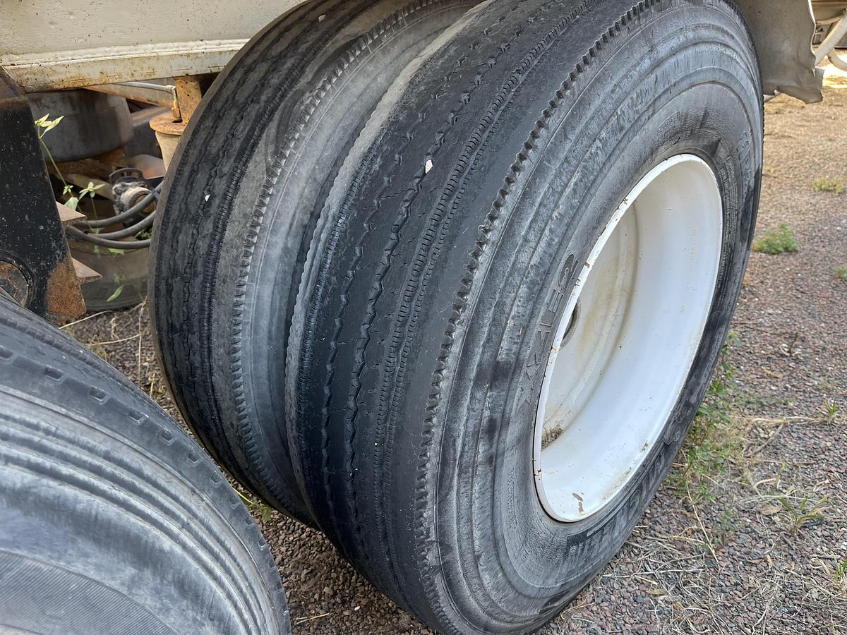 Used 1981 Heil 1040 Pneumatic Trailer