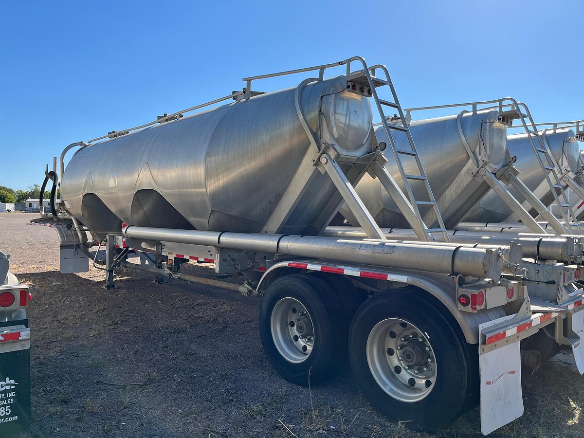 Used 2012 Heil 1040 Pneumatic Trailers