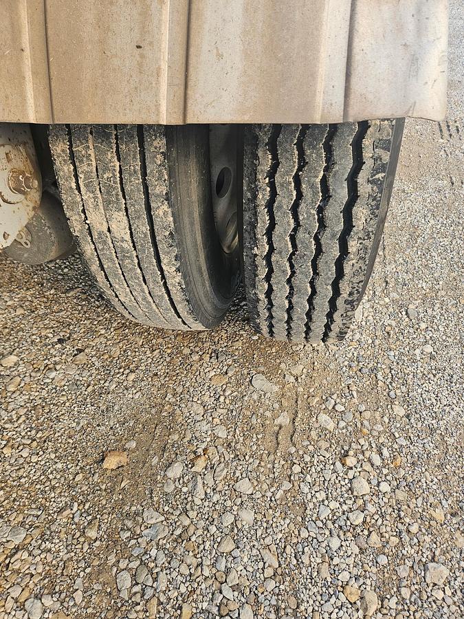 Used 2015 Heil Pneumatic Trailer