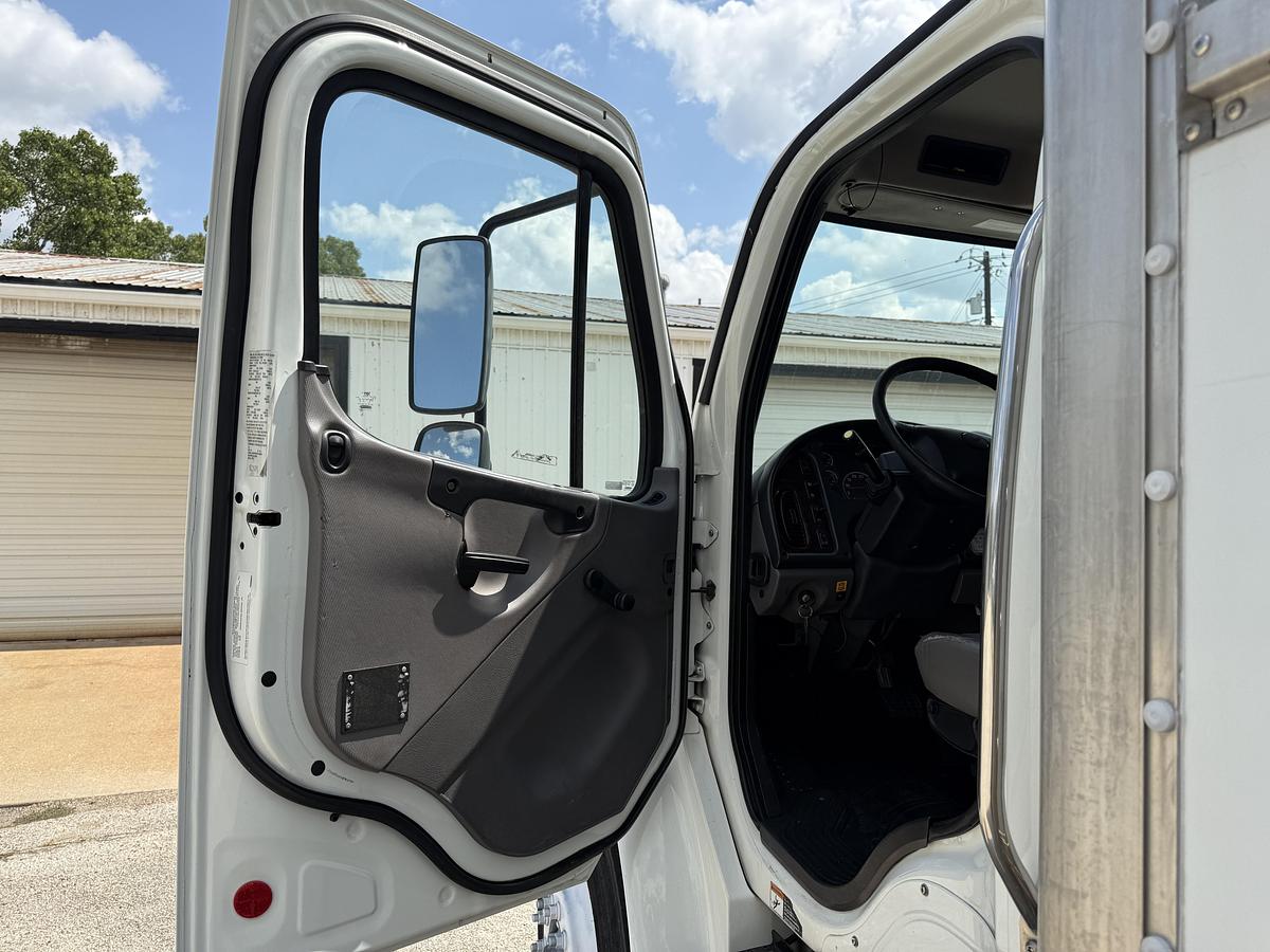 Used 2020 Freightliner M2 106