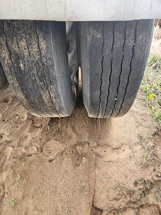 Used 2015 Heil Pneumatic Trailer