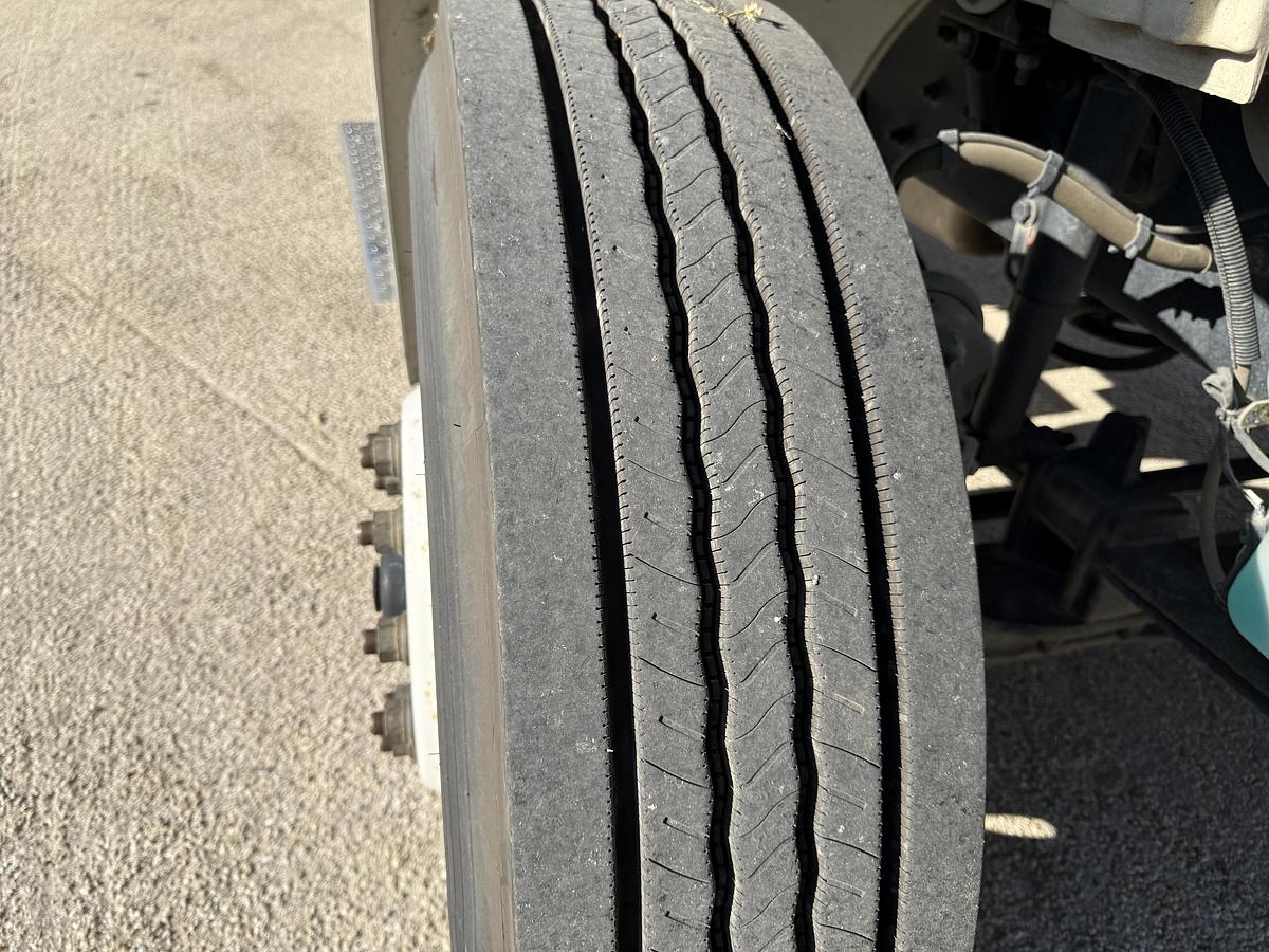 Used 2021 Freightliner 26' M2 106