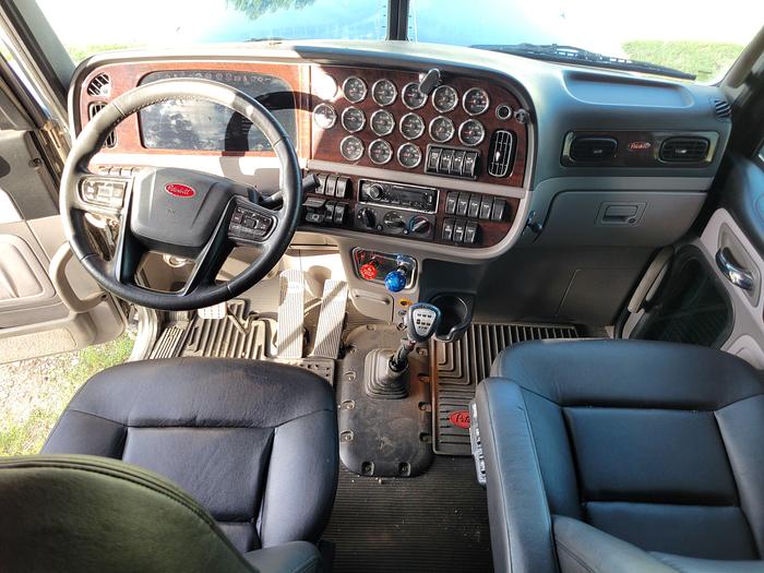 Used 2023 Peterbilt 389
