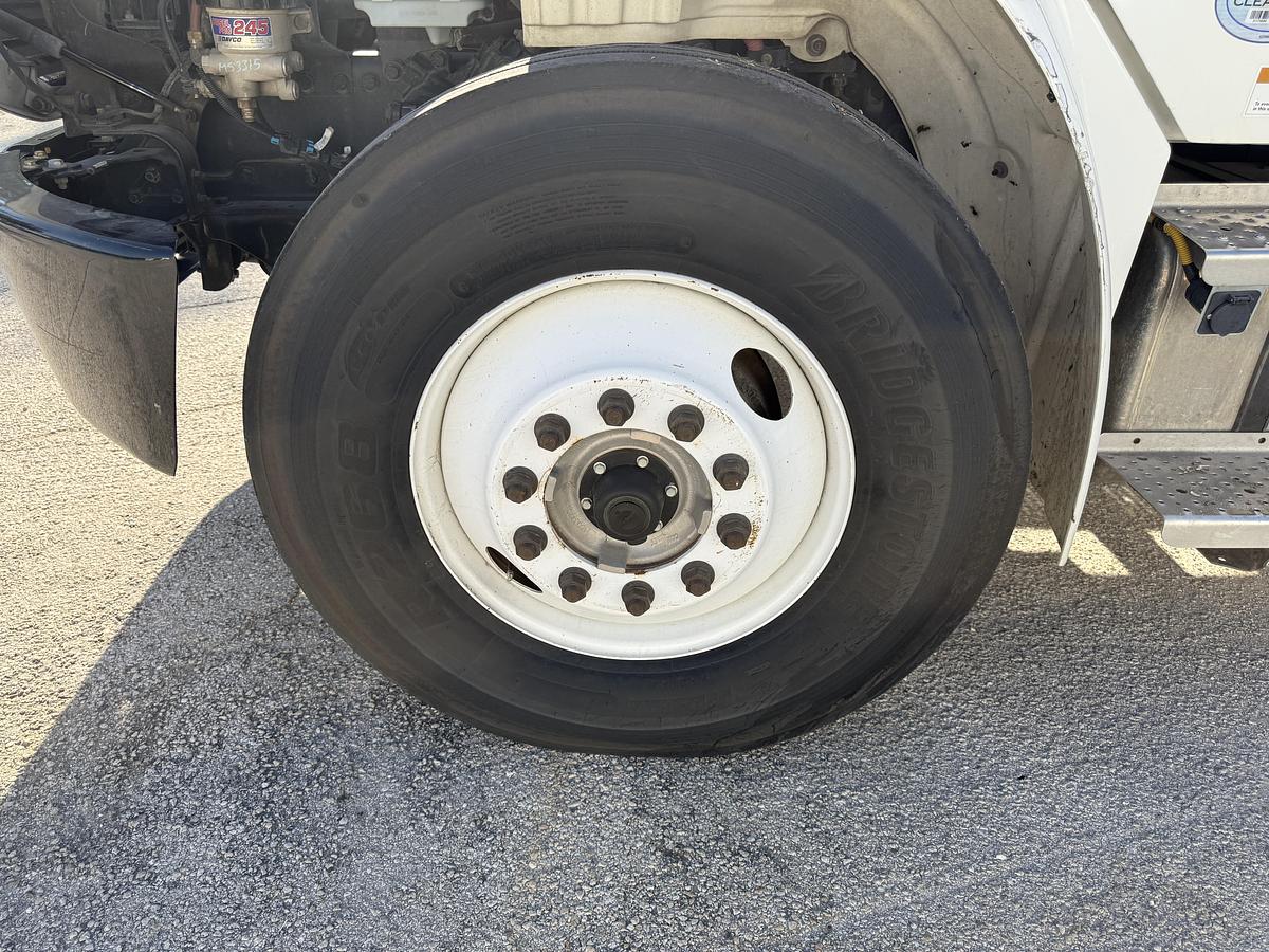 Used 2021 Freightliner 26' M2 106