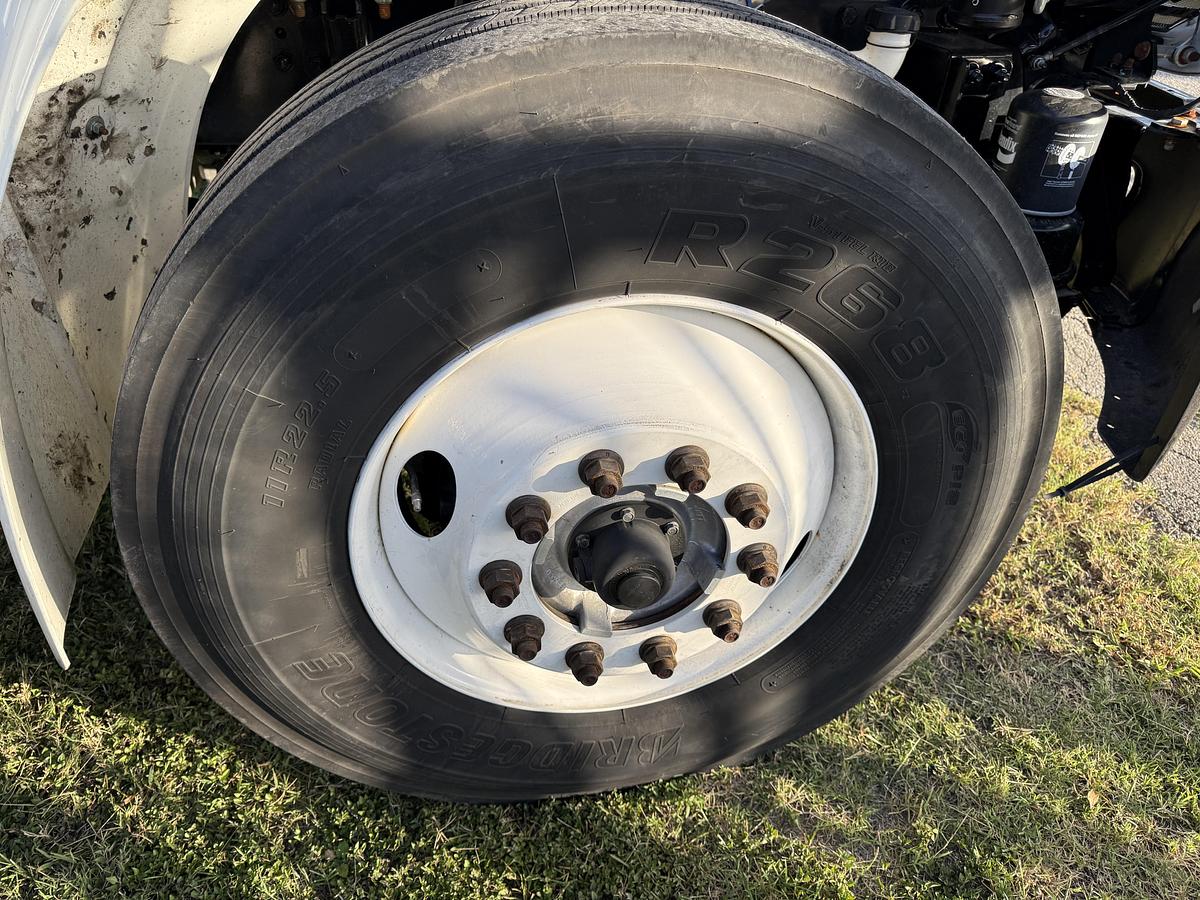 Used 2021 Freightliner 26' M2