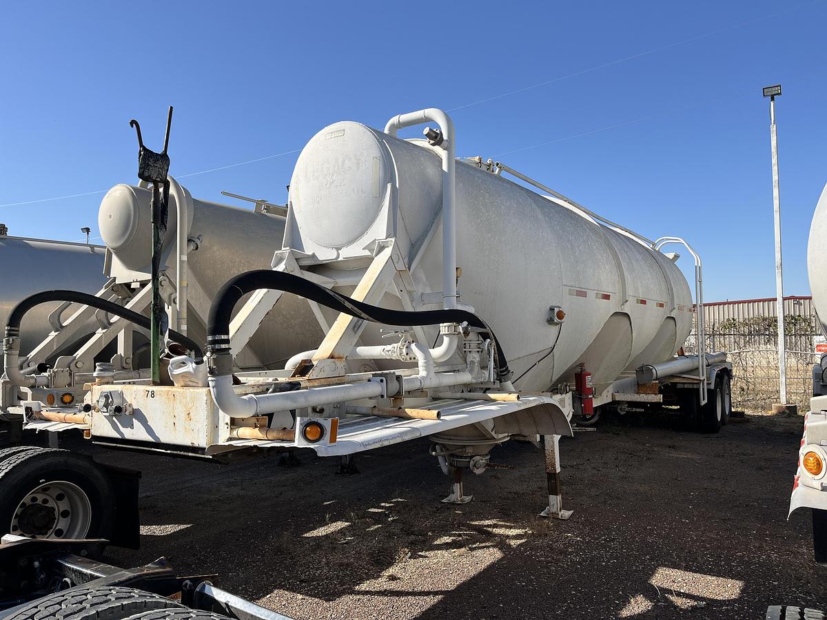 Used 1981 Heil 1040 Pneumatic Trailer