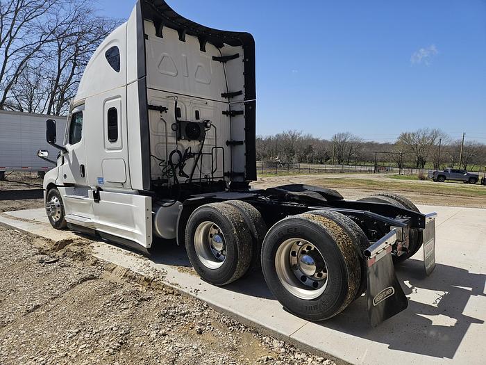 Used 2024 Freightliner Cascadia PT126 Sleeper