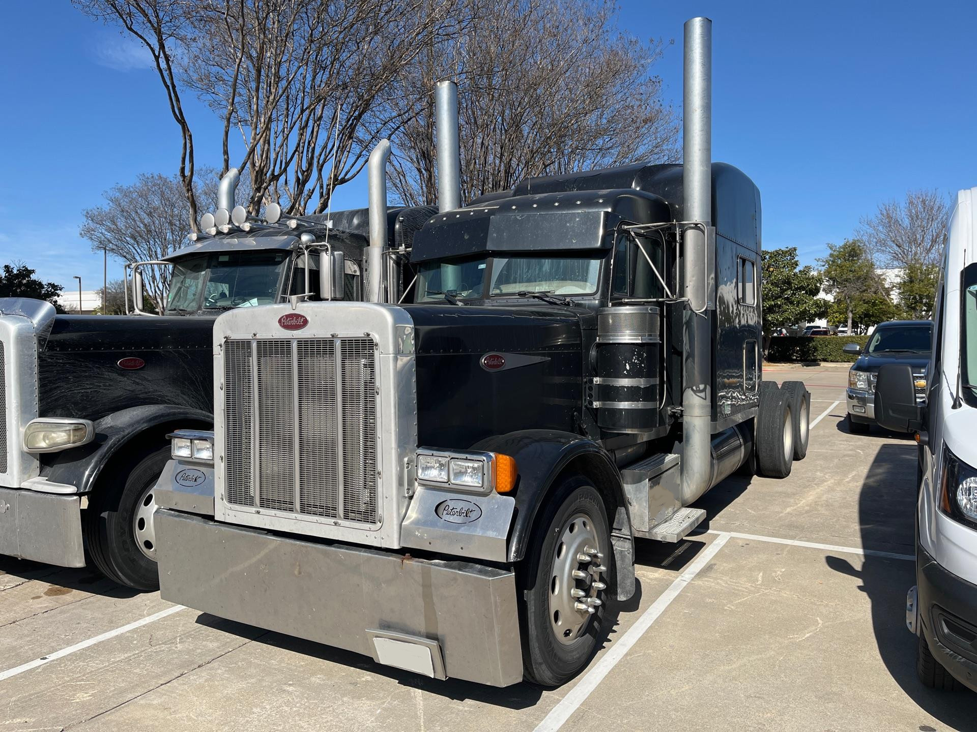 Used 2003 Peterbilt 379 Sleeper