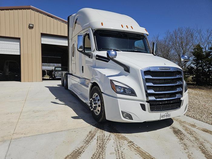 Used 2024 Freightliner Cascadia PT126 Sleeper