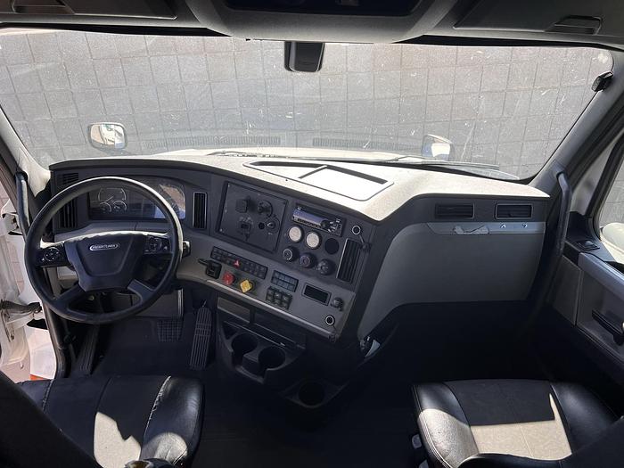 Used 2018 Freightliner Cascadia 125