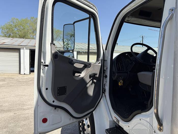 Used 2019 Freightliner 26' M2