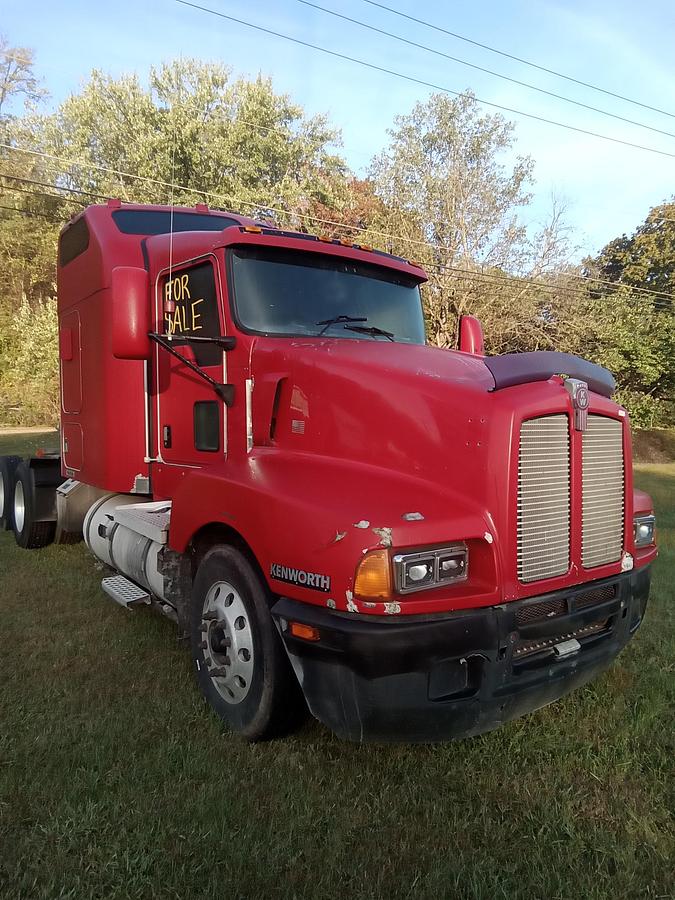 Used 2004 Kenworth T600 Sleeper