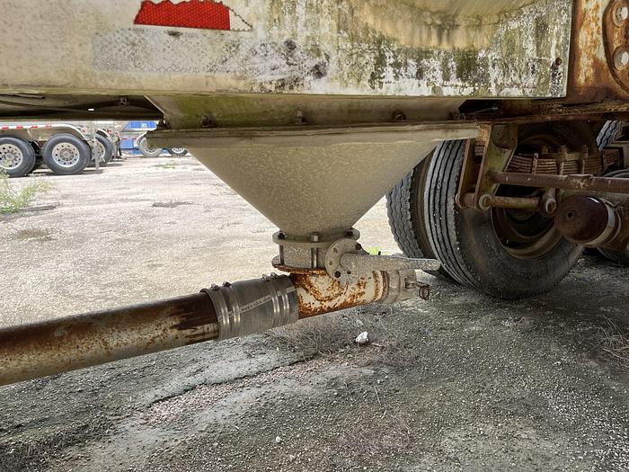 Used 1980 Heil Pneumatic Trailer