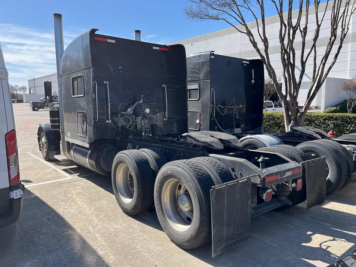 Used 2003 Peterbilt 379 Sleeper