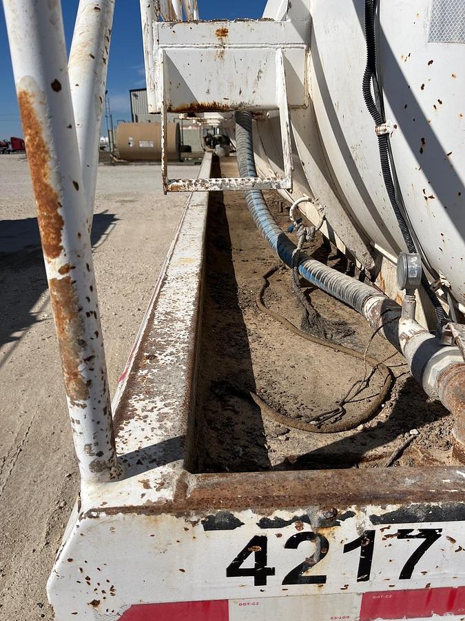 Used 2011 Dragon Vac Tank Trailers