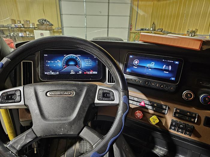 Used 2024 Freightliner Cascadia PT126 Sleeper