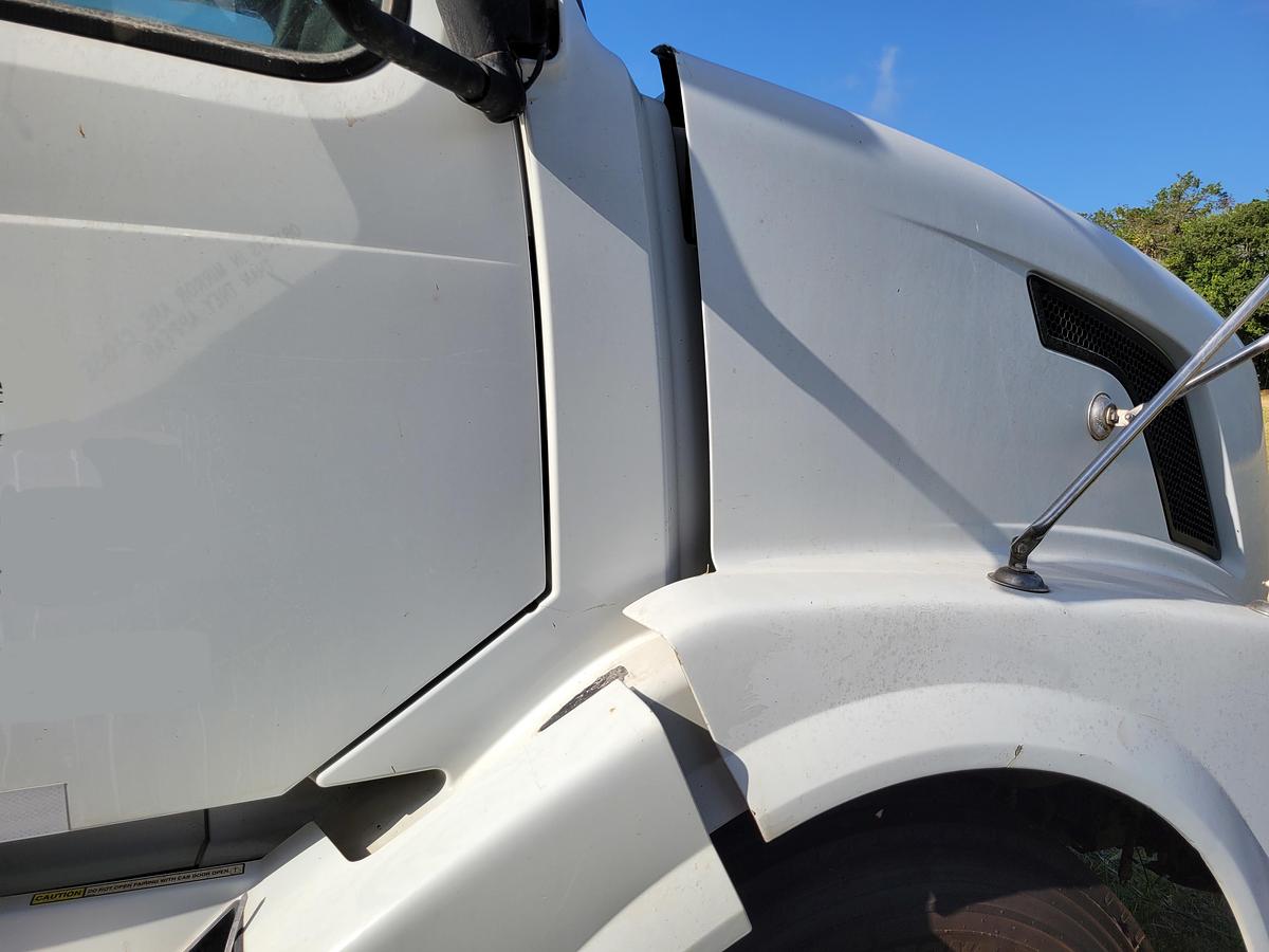 Used 2008 Volvo VNL64T300 Dump Truck