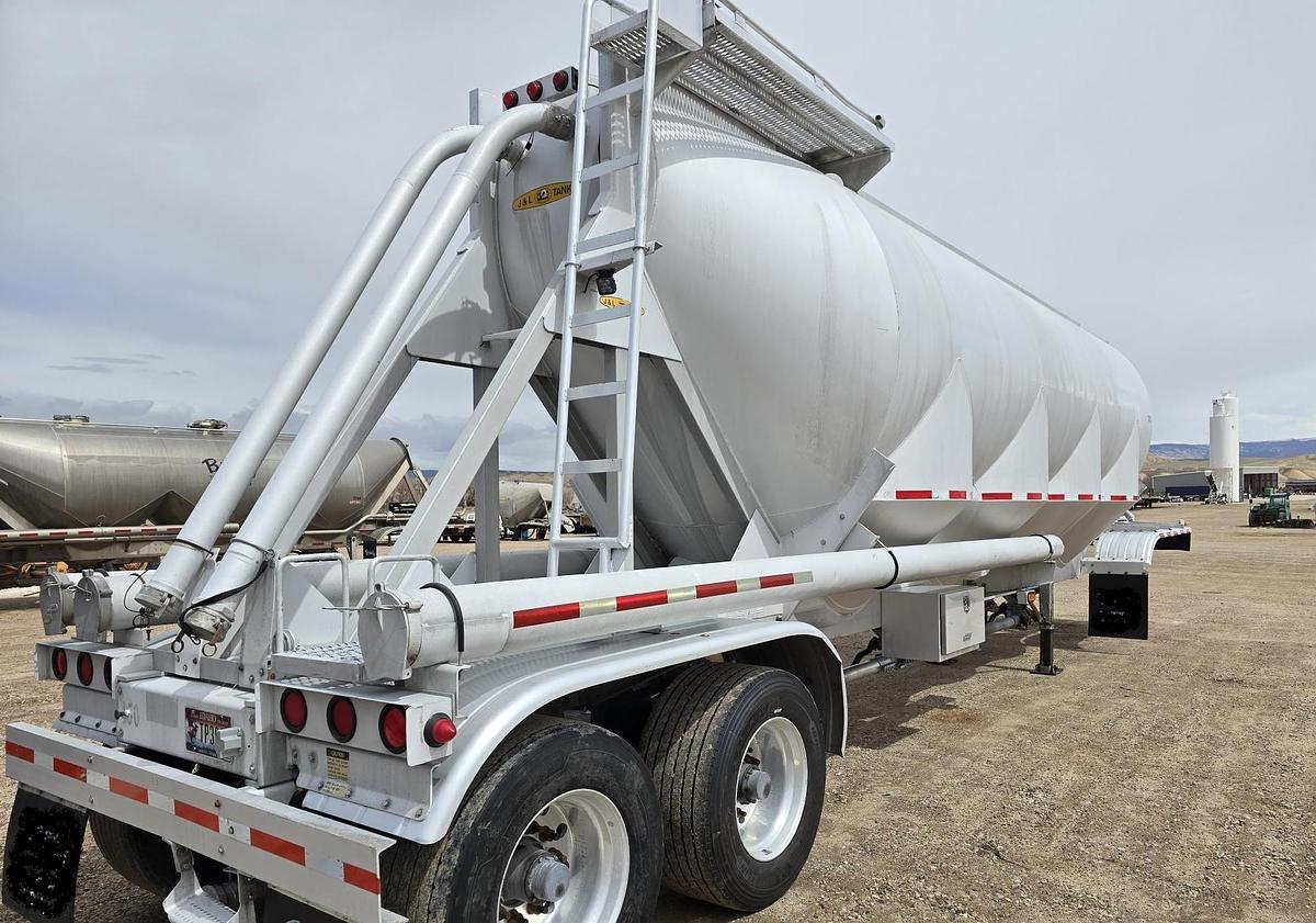 Used 2004 J & L 1636 cu.ft.