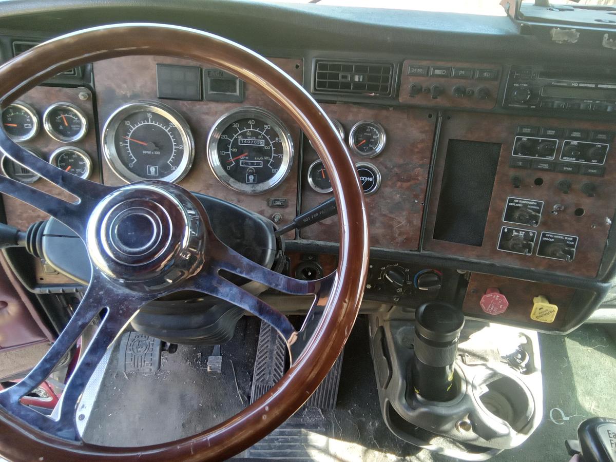 Used 2004 Kenworth T600 Sleeper