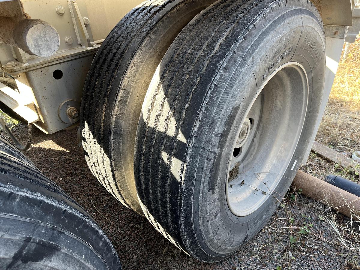 Used 2015 Tytal 1060 Pneumatic Trailer