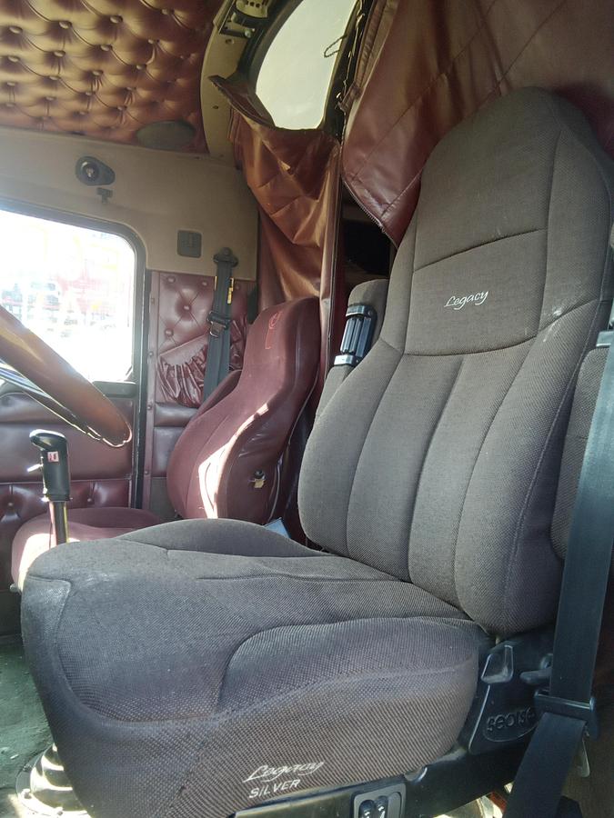 Used 2004 Kenworth T600 Sleeper