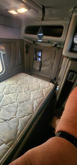 Used 2022 Peterbilt 389 Sleeper