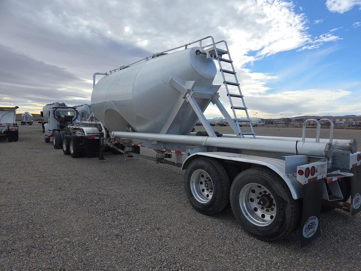 Used 2020 Southern Weld Pneumatic Trailers