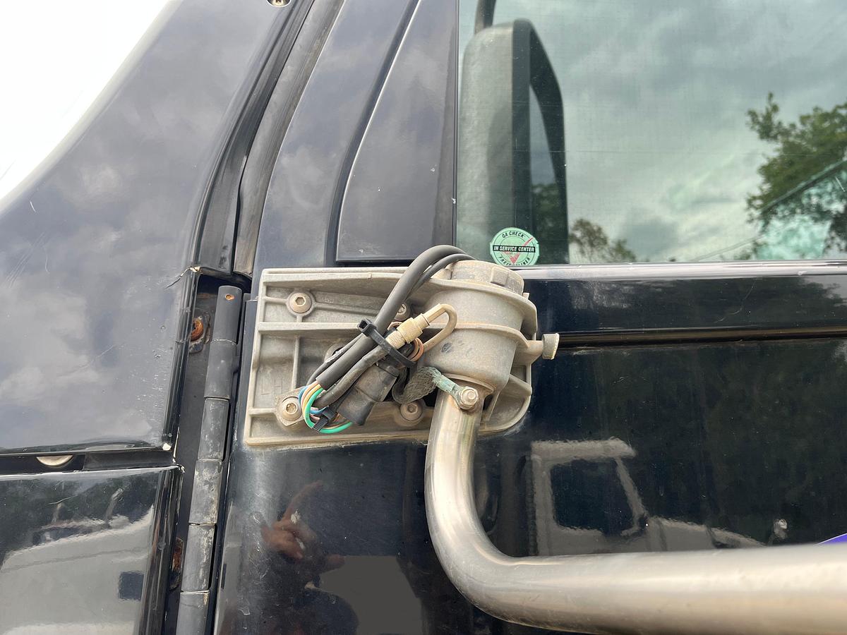 Used 2011 Freightliner Coronado 122SD Day Cab