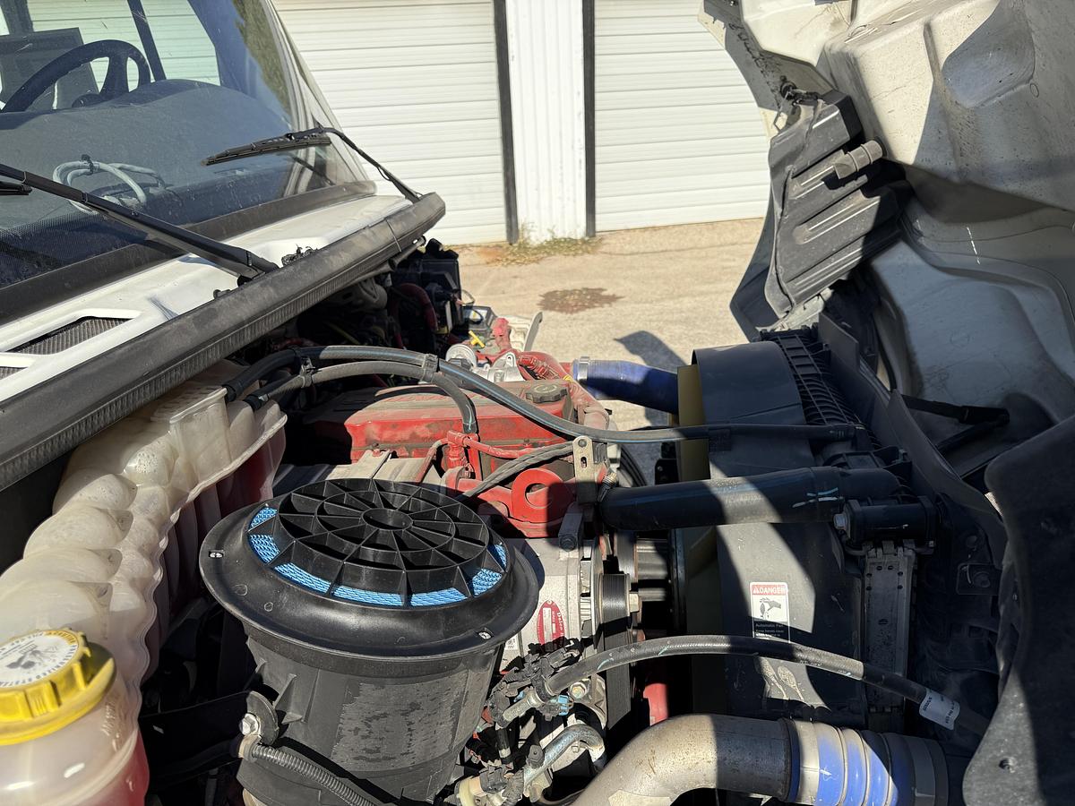 Used 2021 Freightliner 26' M2 106