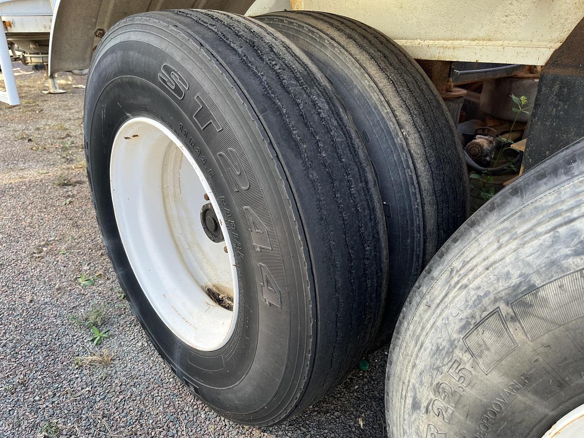 Used 1981 Heil 1040 Pneumatic Trailer