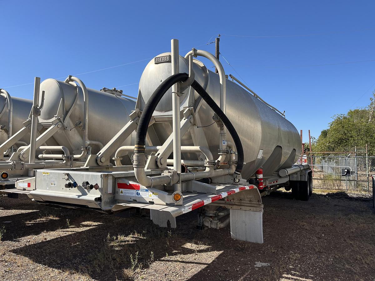 Used 2012 Heil 1040 Pneumatic Trailers