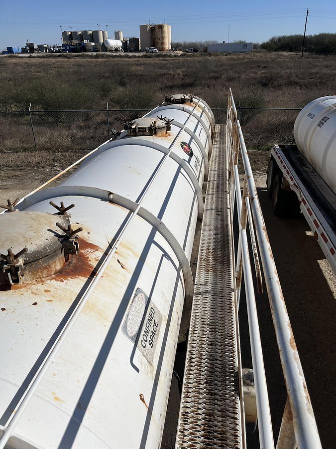 Used 2011 Dragon Vac Tank Trailers