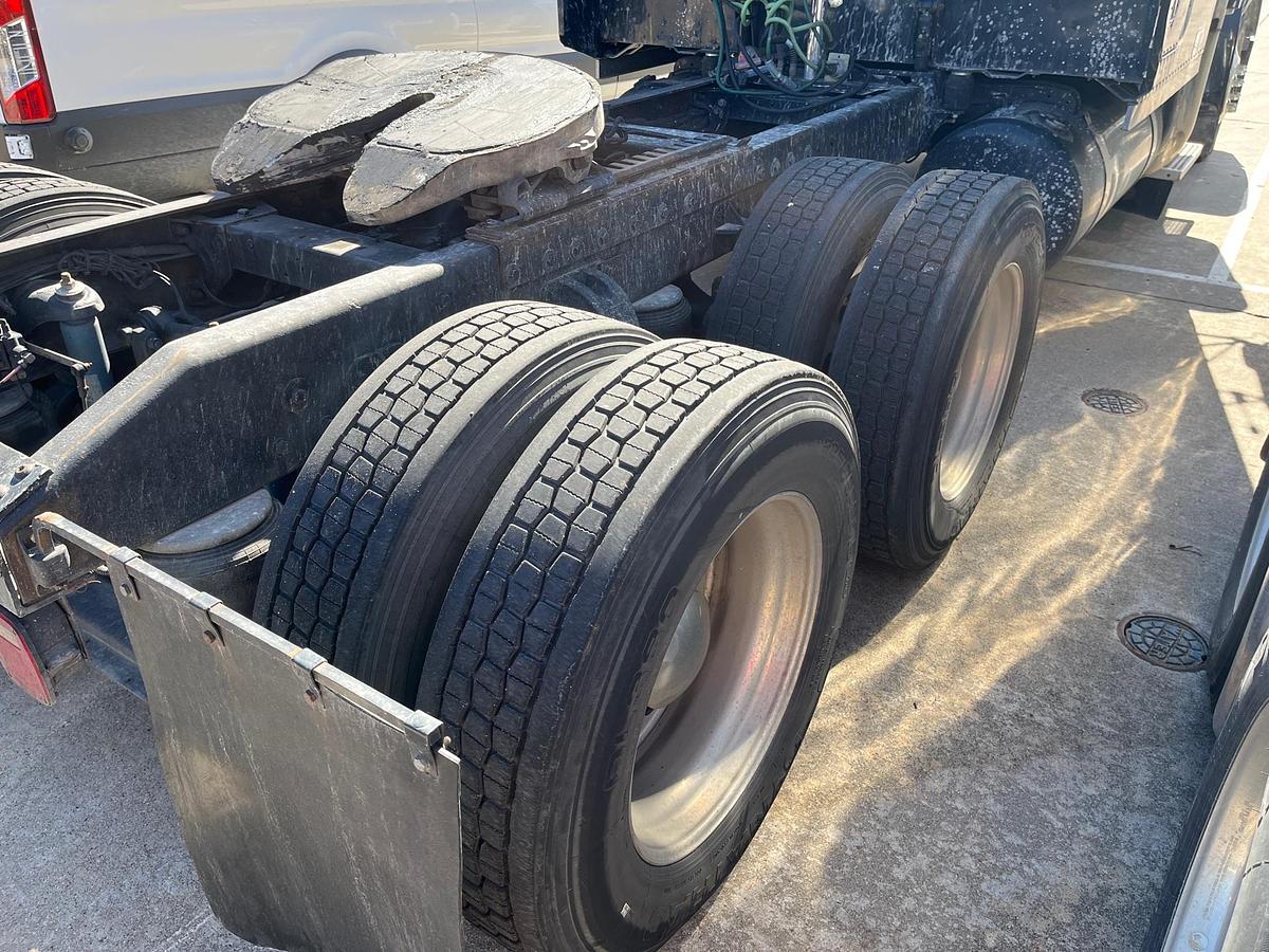 Used 2003 Peterbilt 379 Sleeper