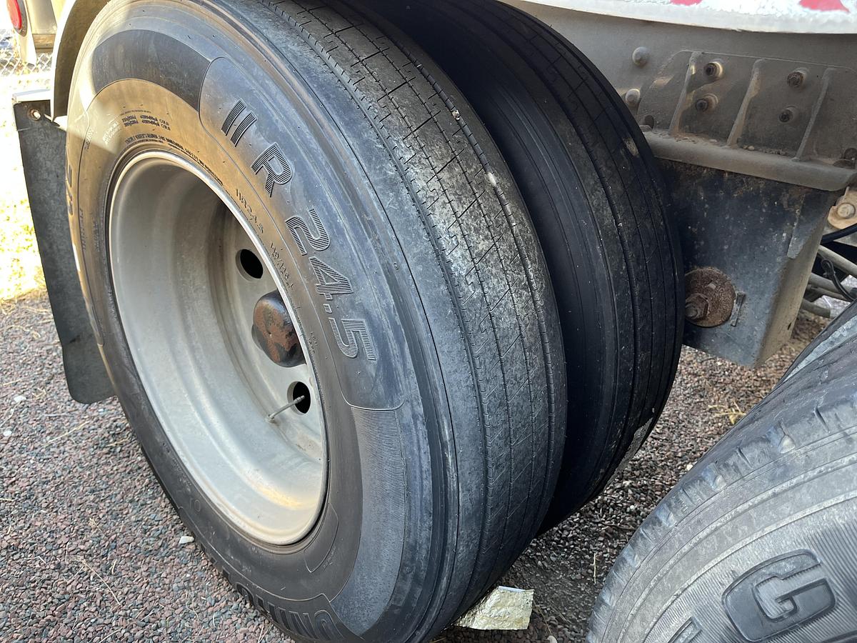 Used 2011 Polar Pneumatic Trailer