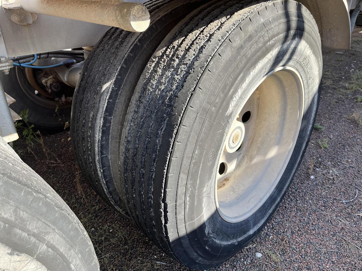 Used 2015 Tytal 1060 Pneumatic Trailer