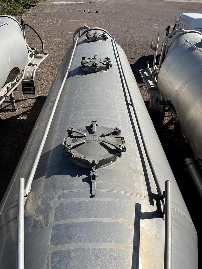 Used 2012 Heil 1040 Pneumatic Trailers