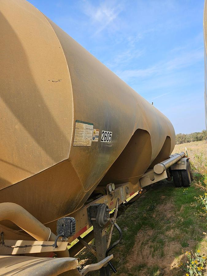 Used 2014 Heil Pneumatic Trailer