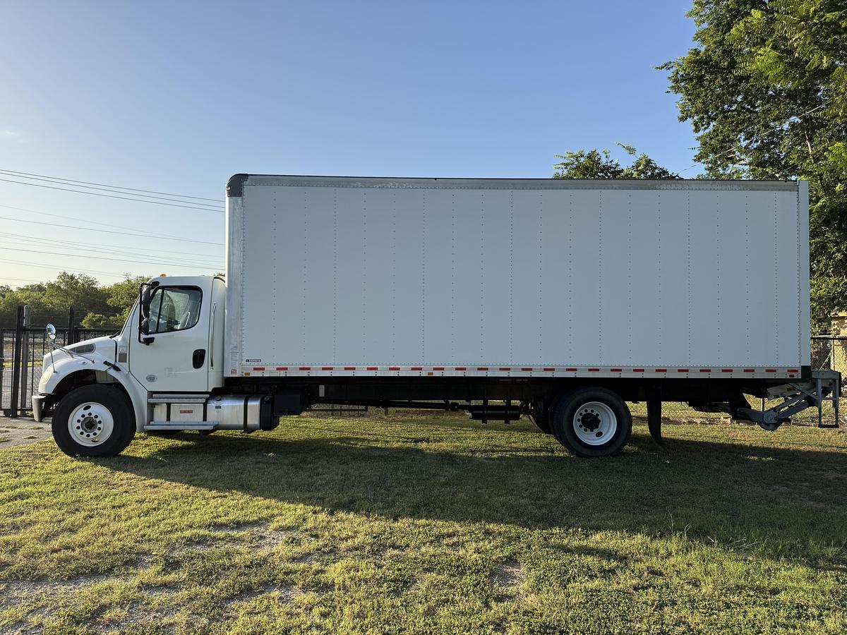 Used 2021 Freightliner 26' M2