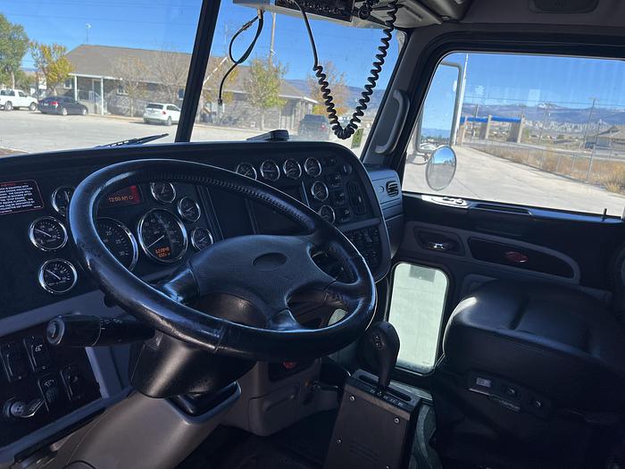 Used 2019 Peterbilt 389 Sleeper