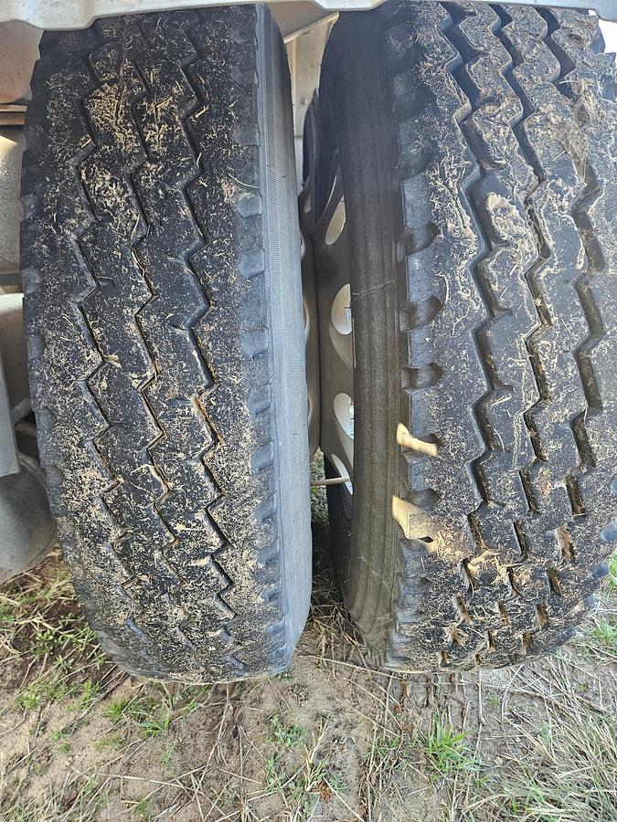 Used 2015 Vantage Pneumatic Trailer