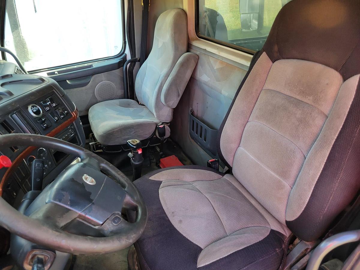 Used 2008 Volvo VNL64T300 Dump Truck