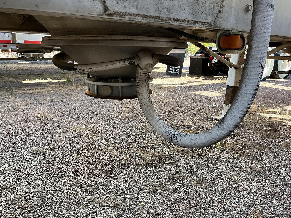 Used 1981 Heil 1040 Pneumatic Trailer