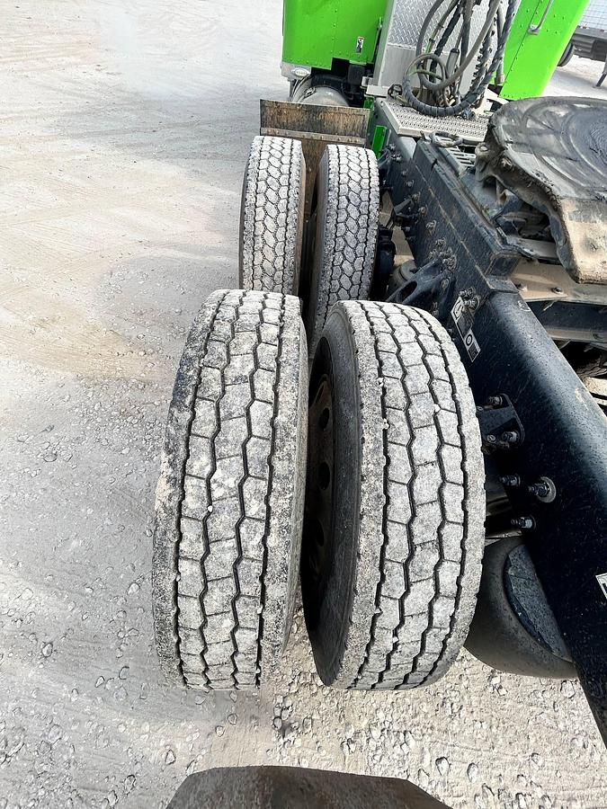 Used 2020 Peterbilt 389 Sleeper