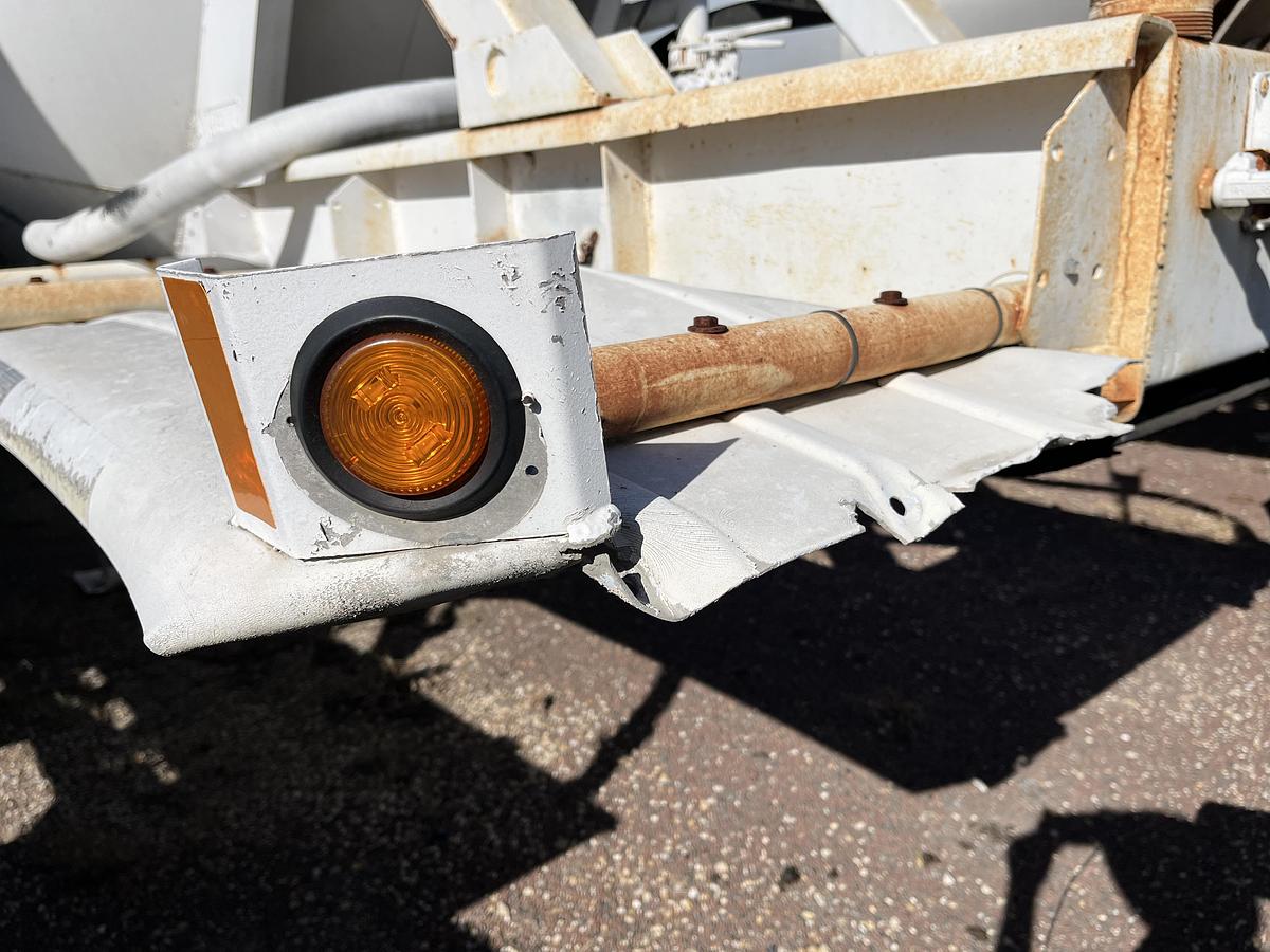 Used 1981 Heil 1040 Pneumatic Trailer