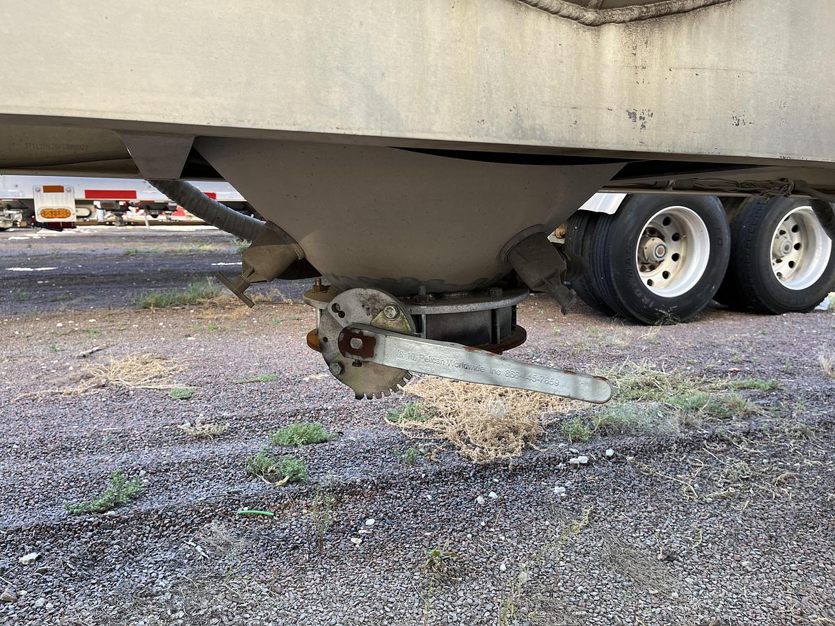 Used 2015 Tytal 1060 Pneumatic Trailer