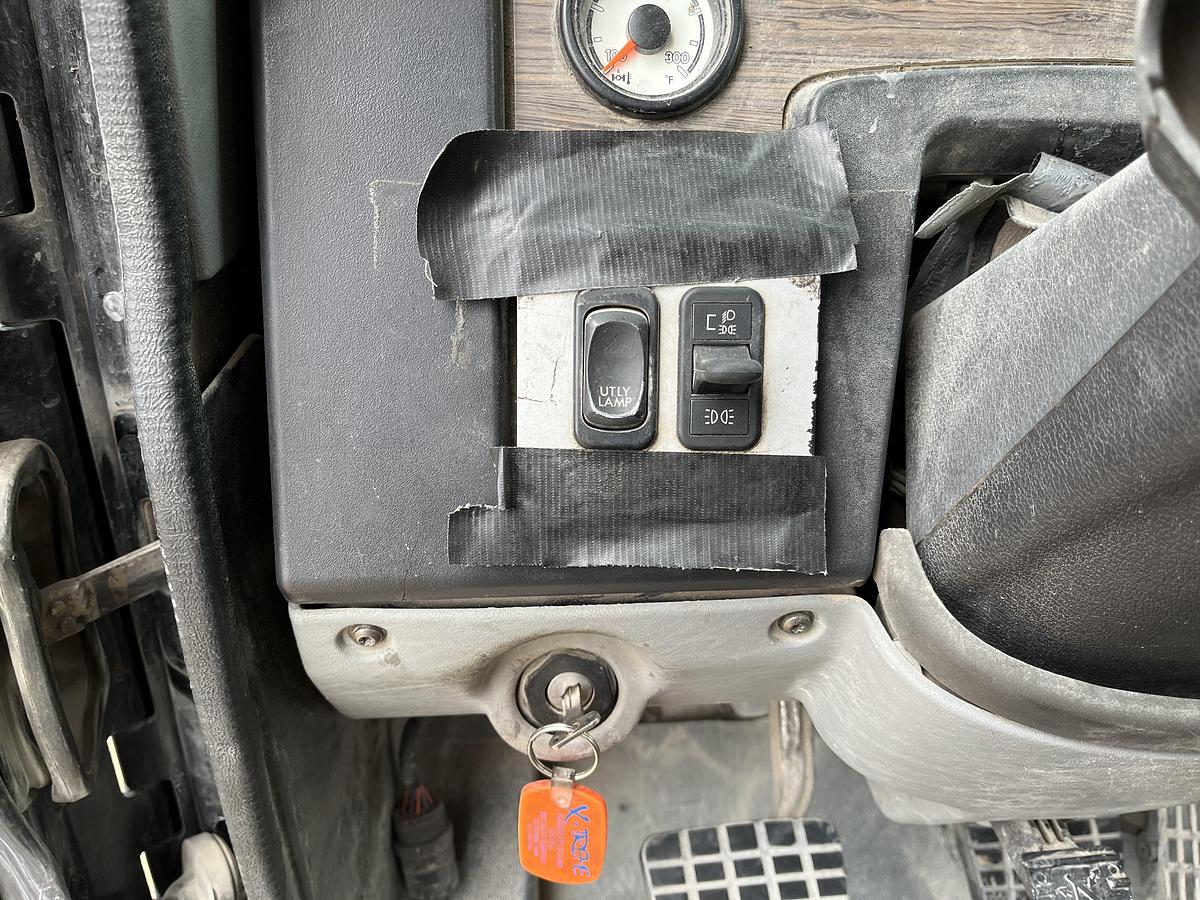 Used 2011 Freightliner Coronado 122SD Day Cab