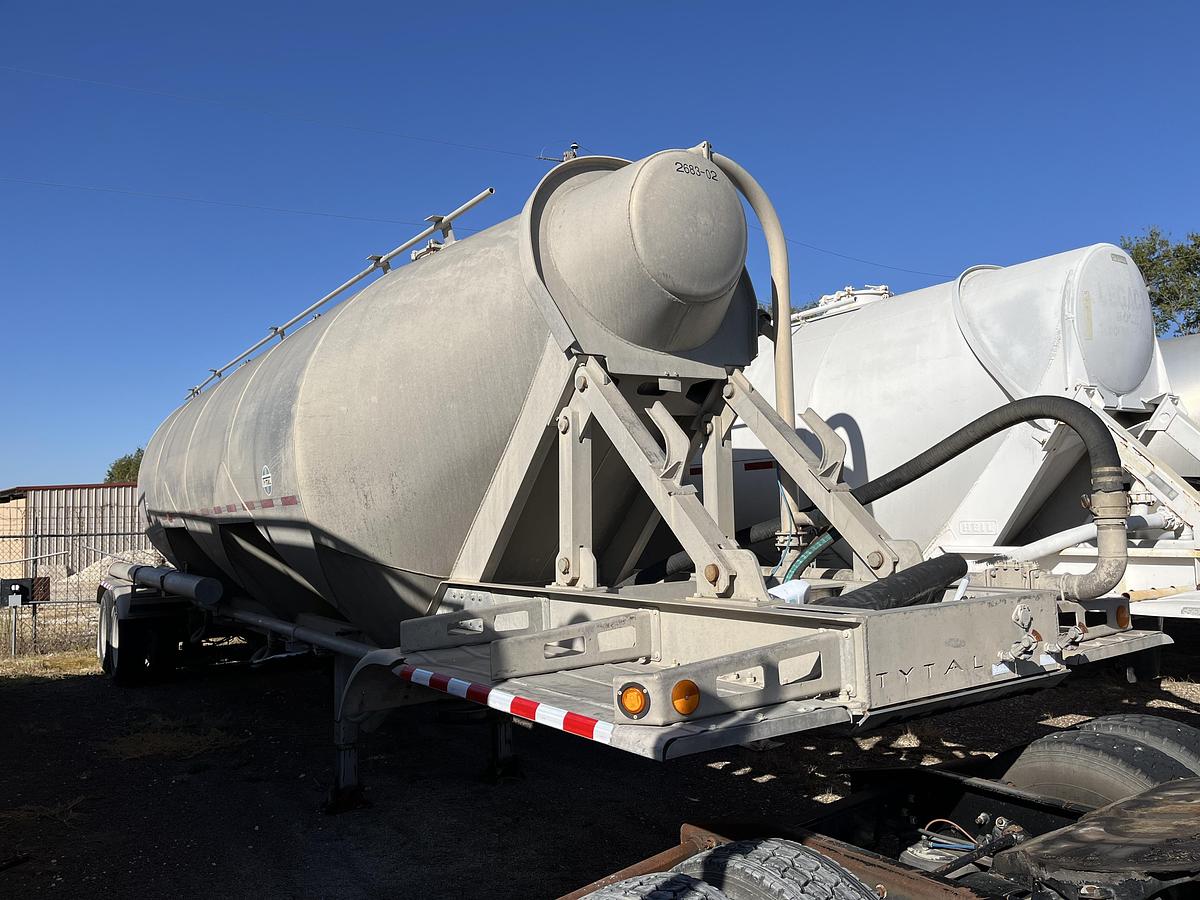 Used 2015 Tytal 1060 Pneumatic Trailer